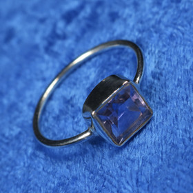 Hopeasormus ametisti neliskulmainen viistehiottu, koko 19mm NS