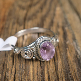 Hopeasormus ametisti ovaali viistehiottu. Valitse koko. OVS