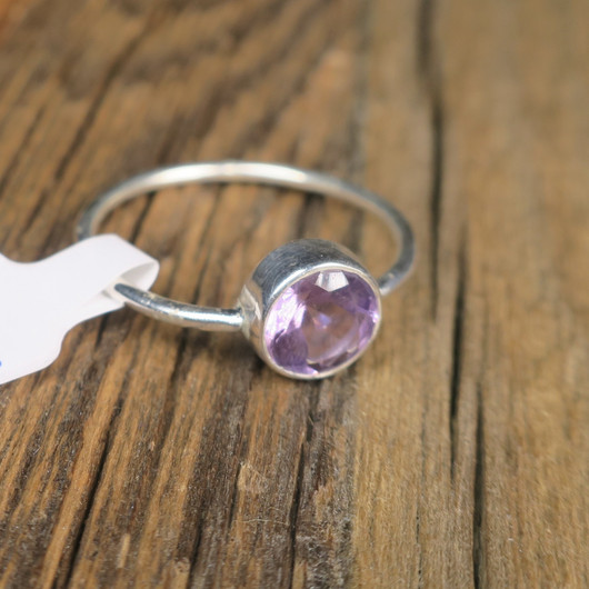 Hopeasormus ametisti viistehiottu. Valitse koko. PYS