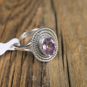 Hopeasormus ametisti ovaali viistehiottu. Valitse koko. OVO