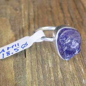 Hopeasormus ametisti raakakivi 18.5mm AM11