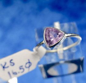 Hopeasormus ametisti kolmikulmainen viistehiottu 16.6mm KS