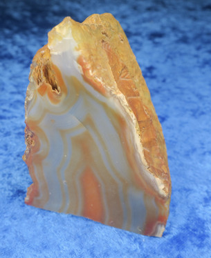 Akaatti 1 sivu hiottu ja toinen sahapinta 554g 90x85x65mm Hi131a 