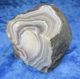 Akaatti natural harmaa pala 2 pintaa sahattu  626g 80x70x60mm Hi131b 