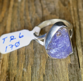 Hopeasormus tansaniitti raakakivi 17mm TR6