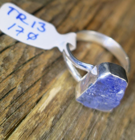 Hopeasormus tansaniitti raakakivi 17mm TR13