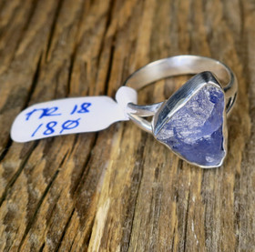 Hopeasormus tansaniitti raakakivi 18mm TR18