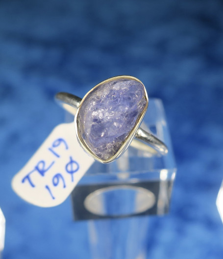 Hopeasormus tansaniitti raakakivi 19mm TR19