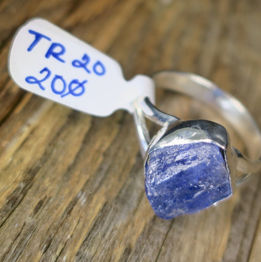 Hopeasormus tansaniitti raakakivi 20mm TR20