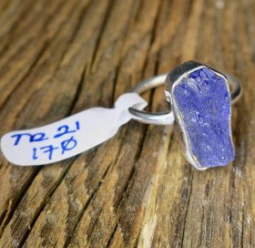 Hopeasormus tansaniitti raakakivi 17mm TR21