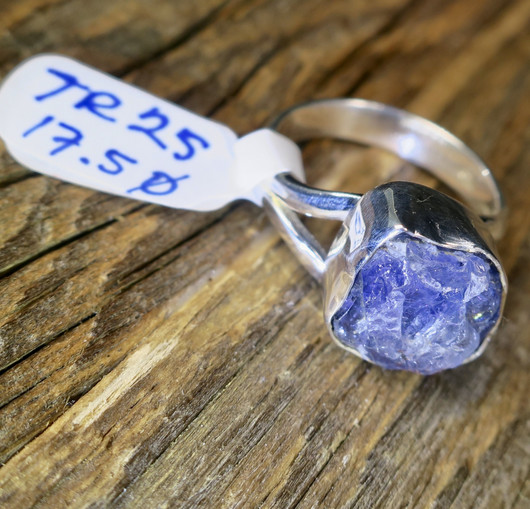 Hopeasormus tansaniitti raakakivi 17.5mm TR25