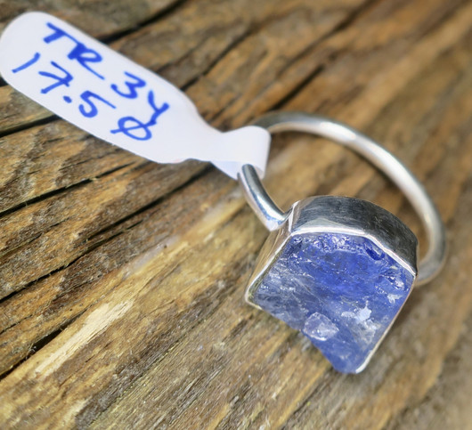 Hopeasormus tansaniitti raakakivi 17.5mm TR34