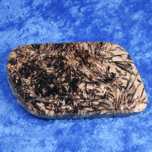 Astrofylliitti kapussi 40x55x5mm 