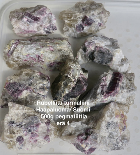 Rubelliitti pegmatiitissa 500g raakapaloja Haapaluoma. Tukkuhinta erä4
