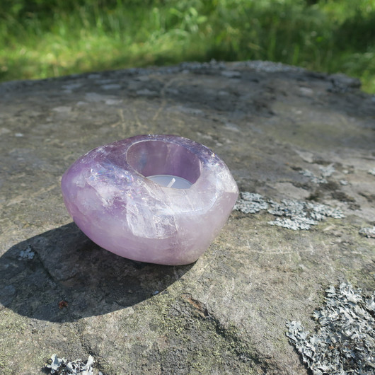Tuikkualusta ametisti hiottu 627g 
