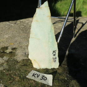 Kvartsiitti siivu vihreä 130x60x5mm 90g Suomi KV30