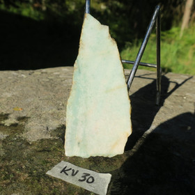 Kvartsiitti siivu vihreä 130x60x5mm 90g Suomi KV30