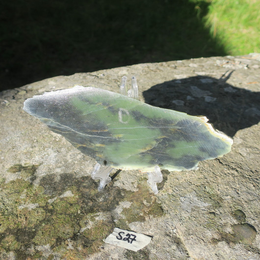 Jaloserpentiini siivu 240x90x6mm 250g Suomi S27