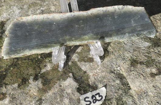 Jaloserpentiini siivu 180x40x7mm 130g Suomi S23