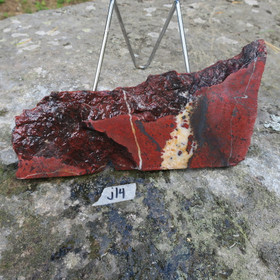 Jaspisbreksia siivu  250x140x11mm iso 650g Suomi  j14