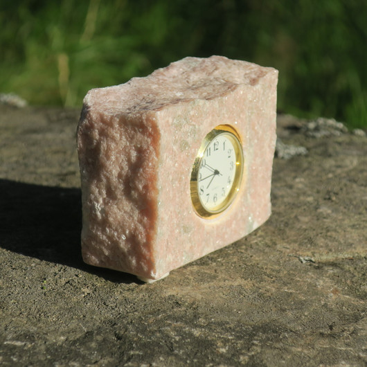 Pöytäkello marmori punavihreä raakapala 85x65x35mm B