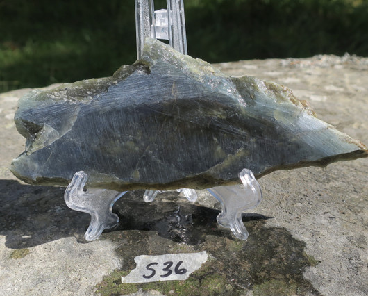 Jaloserpentiini siivu 170x70x7mm 150g Suomi S36