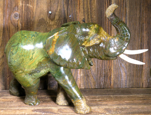 Kiviveistos elefantti, vihreä verdiittinorsu 4200g Muvez8