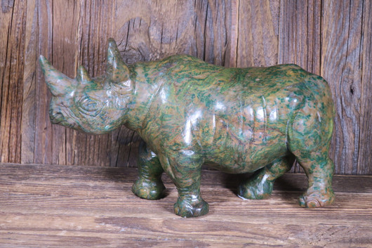 Kiviveistos sarvikuono verdiitti 2600g rhino Muvez7