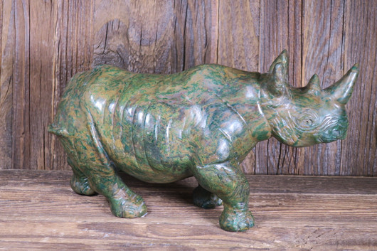 Kiviveistos sarvikuono verdiitti 2600g rhino Muvez7