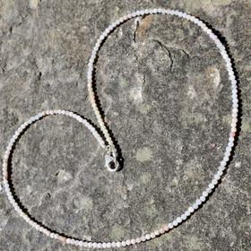 Helmet Pinkki opaali viistehiottu 2.5-3mm 45cm