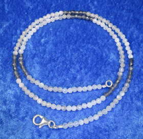 Helmet kuukivi ja gelioliitti 2.5-3mm viistehiottu 45cm