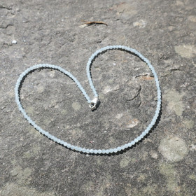 Helmet akvamariini 2.5-3mm viistehiottu 45cm