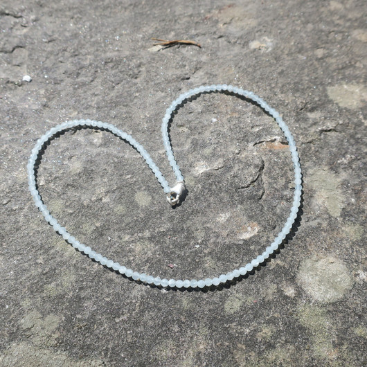 Helmet akvamariini 2.5-3mm viistehiottu 45cm