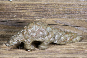 Kiviveistos, verdiitti muurahaiskäpy pangolin kivieläin 330g. Muvez56