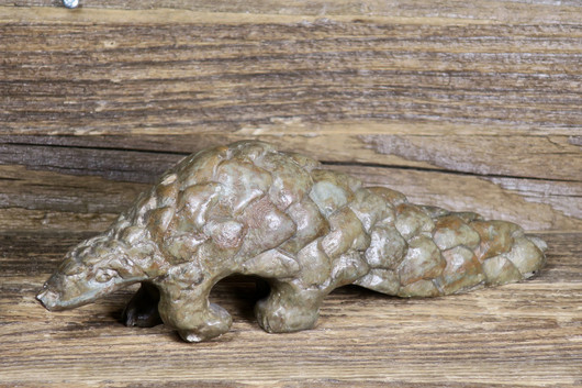 Kiviveistos, verdiitti muurahaiskäpy pangolin kivieläin 330g. Muvez56