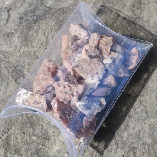 Kirjomaasälpä murskaa 30g rasiassa Suomi Hi