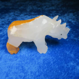 Kivieläin sarvikuono onyksmarmori 410g, sekunda