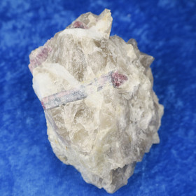 Pegmatiitti 146g elbaiitti, rubelliitti, spodumeeni, albiitti  Hi68e2 