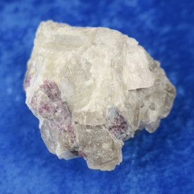 Pegmatiitti 146g elbaiitti, rubelliitti, spodumeeni, albiitti  Hi68e2 