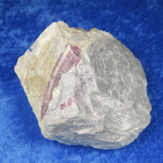 Pegmatiitti sis. mm spodumeeni rubelliitti savukvartsi 309g Hi68D2 