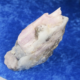 Kunziitti, savukvartsi, spodumeeni 127g  Suomi  Hi68A2 