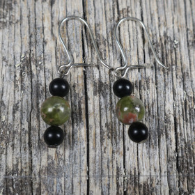 Korvakorut unakiitti 6mm ja 4mm onyksit