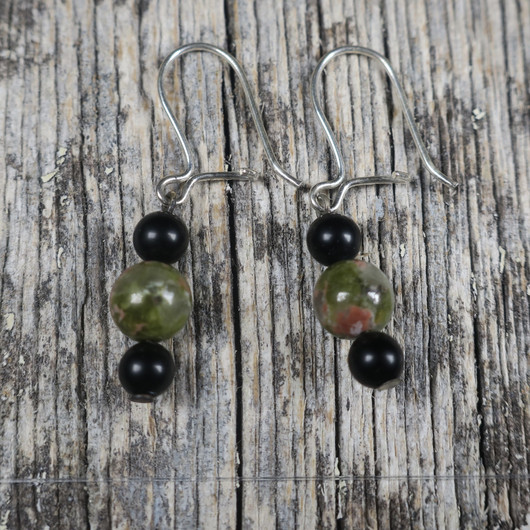 Korvakorut unakiitti 6mm ja 4mm onyksit