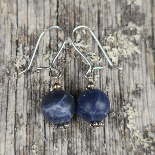 Korvakorut sodaliitti 8mm  F