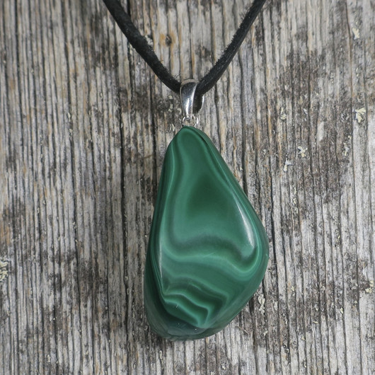 Riipus malakiitti vapaa muoto, riipuslenkki 925-hopea. S
