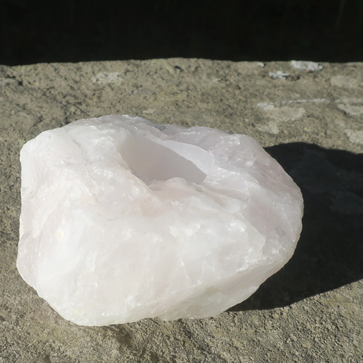 Tuikkualusta ruusukvartsi iso 1222g 110x100x60mm