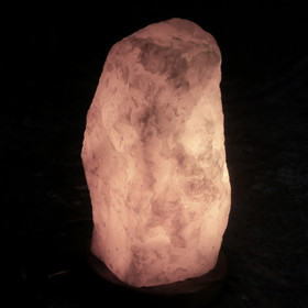 Kivilamppu ruusukvartsi 2478g korkeus 19cm nroA