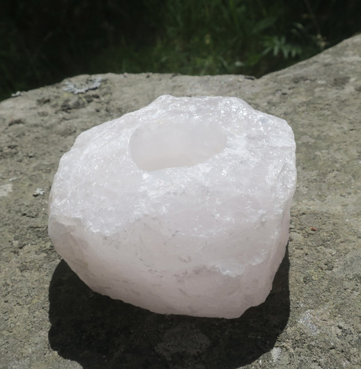 Tuikkualusta ruusukvartsi 1090g 100x100x60mm