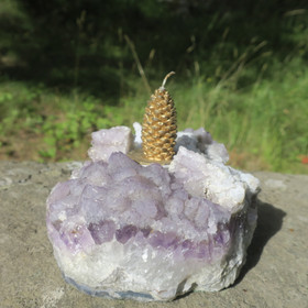 Tuikkualusta ametistikidesykerö, kalsedonia päällä  JJ18 