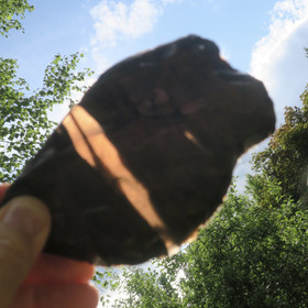 Mahonkiobsidiaani siivu 135x83x13mm 206g jj8